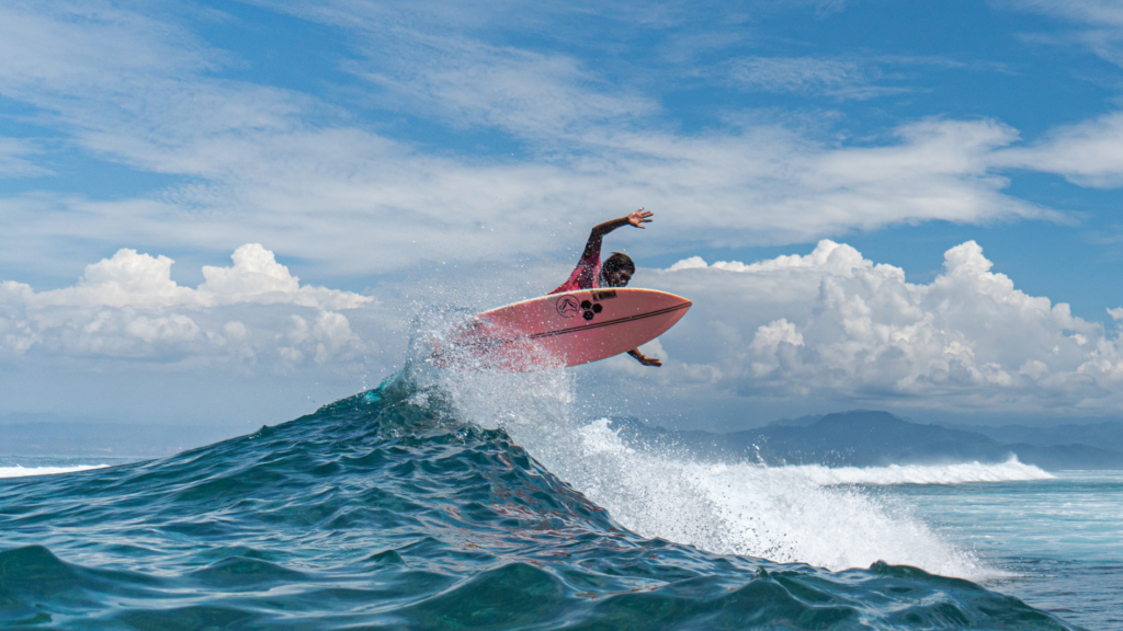 Baía de Jeffreys: O Paraíso dos Aventureiros com Surf, Trilhas e Atividades Radicais